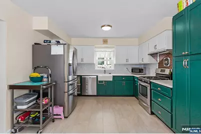 127 Tuella Avenue, Elmwood Park, NJ 07407 - Photo 13