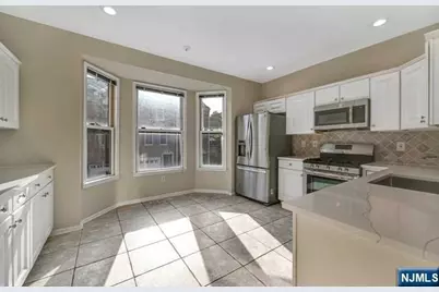 241 Brower Court 241 #241, West New York, NJ 07093 - Photo 11