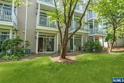 241 Brower Court 241 #241, West New York, NJ 07093 - Photo 35