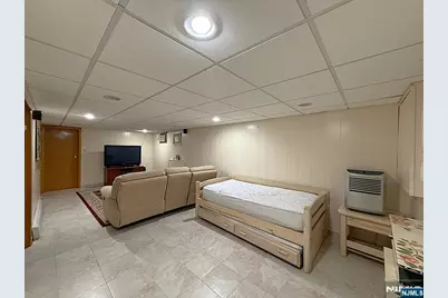 521 Weart Avenue, Lyndhurst Township, NJ 07071 - Photo 27