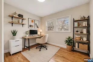 13 Casta Ln 2, Edgewater, NJ 07020 - Photo 3