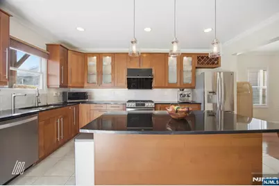 331 Undercliff Avenue, Edgewater, NJ 07020 - Photo 15