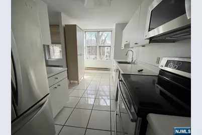 200 Grand Cove Way 2A #2A, Edgewater, NJ 07020 - Photo 7