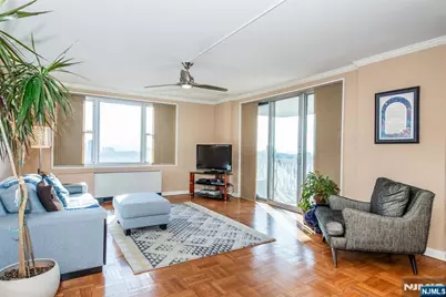2000 Linwood Avenue 14K #14K, Fort Lee, NJ 07024 - Photo 3