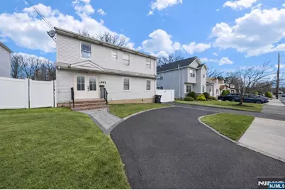 301 New Bridge Road, Bergenfield, NJ 07621 - Photo 27