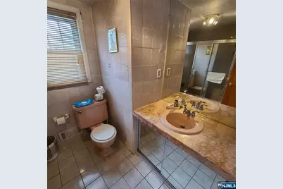 792 Kingsland Avenue, Ridgefield, NJ 07657 - Photo 11