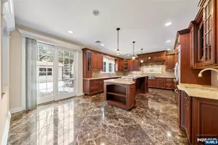 172 Briarheath Ln, Clark Township, NJ 07066 - Photo 9