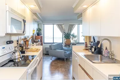 200 Winston 1005 #1005, Cliffside Park, NJ 07010 - Photo 17