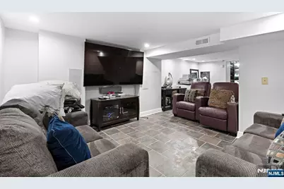 270 Hamilton Avenue, Hasbrouck Heights, NJ 07604 - Photo 17