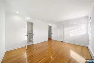 1128 Abbott Boulevard, Fort Lee, NJ 07024 - Photo 13