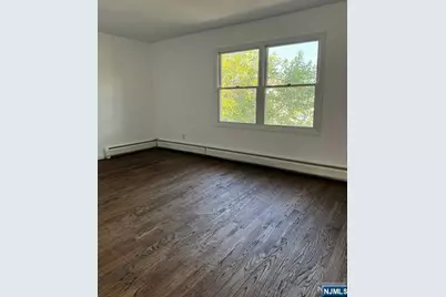 121 Philip Avenue, Elmwood Park, NJ 07407 - Photo 7