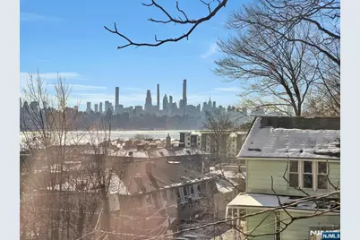 9 Old Wood Road, Edgewater, NJ 07020 - Photo 1