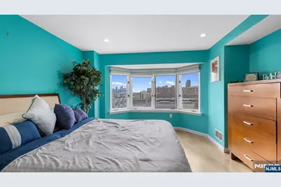 605 Thornton Court T605 #T605, Edgewater, NJ 07020 - Photo 15