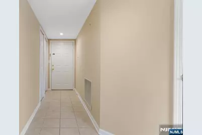 605 Thornton Court T605 #T605, Edgewater, NJ 07020 - Photo 23