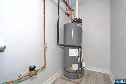 21 E Clinton Avenue, Bergenfield, NJ 07621 - Photo 45