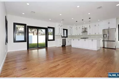 21 E Clinton Avenue, Bergenfield, NJ 07621 - Photo 9