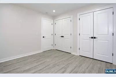 21 E Clinton Avenue, Bergenfield, NJ 07621 - Photo 43