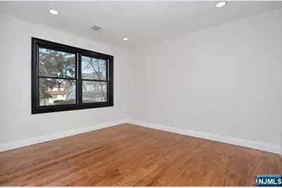 21 E Clinton Avenue, Bergenfield, NJ 07621 - Photo 31