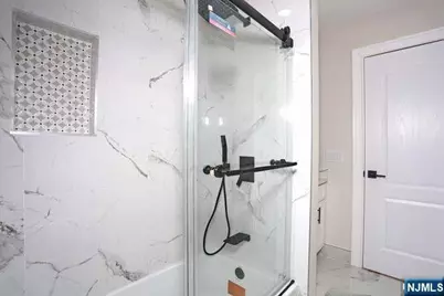 21 E Clinton Avenue, Bergenfield, NJ 07621 - Photo 35