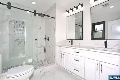 21 E Clinton Avenue, Bergenfield, NJ 07621 - Photo 25