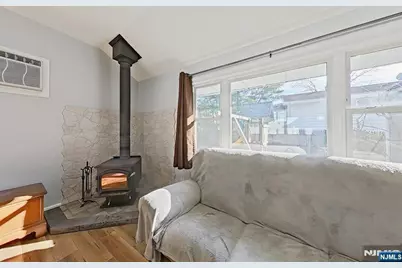 127 Iozia Terrace, Elmwood Park, NJ 07407 - Photo 17