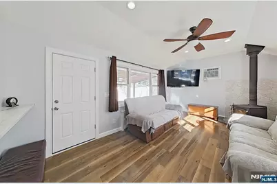 127 Iozia Terrace, Elmwood Park, NJ 07407 - Photo 19