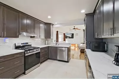 127 Iozia Terrace, Elmwood Park, NJ 07407 - Photo 23