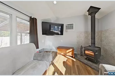 127 Iozia Terrace, Elmwood Park, NJ 07407 - Photo 15