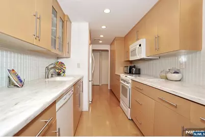 521 Piermont Avenue 403A #403A, River Vale Township, NJ 07675 - Photo 9