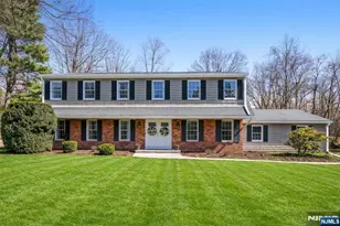 11 Osborne Ct, Mahwah, NJ 07430 - Photo 1