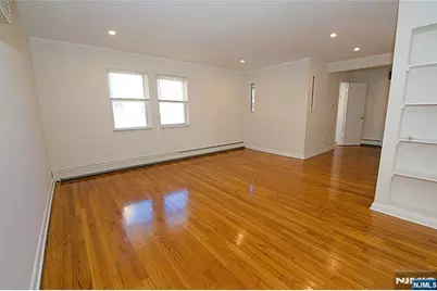 8 Leary Lane 4 #4, Edgewater, NJ 07020 - Photo 3