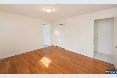 100 Eastern Way, Rutherford, NJ 07070 - Photo 13