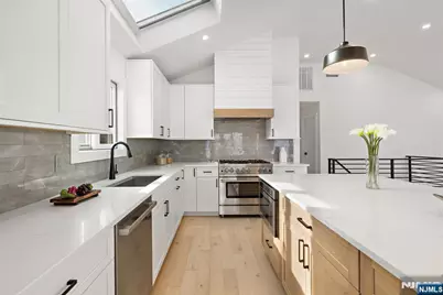 27 Shore Road, Edgewater, NJ 07020 - Photo 7