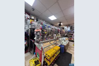 365 10th Avenue, Paterson, NJ 07514 - Photo 11