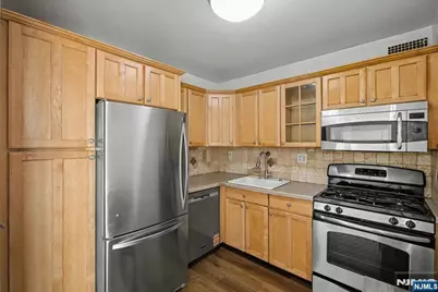 2100 Linwood Avenue 12B #12B, Fort Lee, NJ 07024 - Photo 7