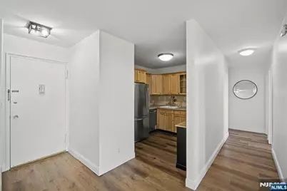 2100 Linwood Avenue 12B #12B, Fort Lee, NJ 07024 - Photo 5