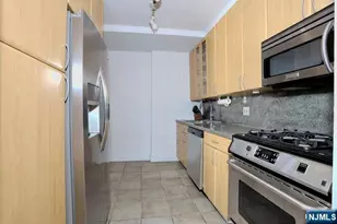 4 Horizon Road 1027, Fort Lee, NJ 07024 - Photo 17