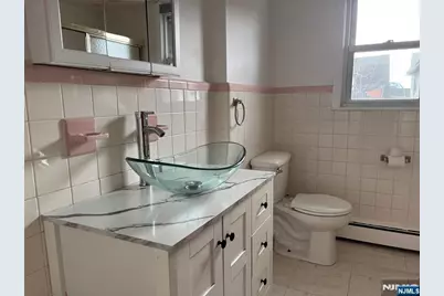 238 Clark Terrace 2nd Floor #2nd floor, Cliffside Park, NJ 07010 - Photo 7