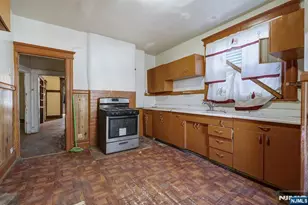 199 Hollywood Ave, East Orange, NJ 07018 - Photo 15