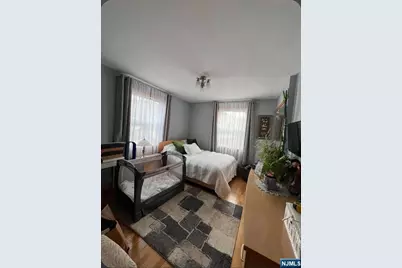 80 Caruth Avenue, Elmwood Park, NJ 07407 - Photo 5