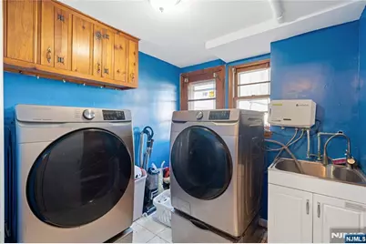 36 Vivyen Street, Bergenfield, NJ 07621 - Photo 11