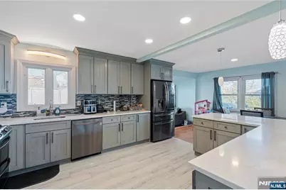 36 Vivyen Street, Bergenfield, NJ 07621 - Photo 9