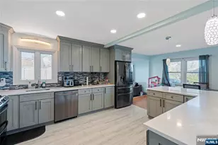 36 Vivyen St, Bergenfield, NJ 07621 - Photo 9