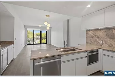 320 Adolphus Avenue 404 #404, Cliffside Park, NJ 07010 - Photo 3