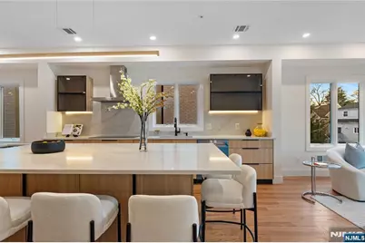 811 Jassamine Way, Fort Lee, NJ 07024 - Photo 19