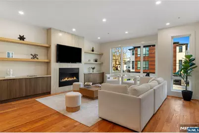 811 Jassamine Way, Fort Lee, NJ 07024 - Photo 9