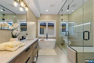 811 Jassamine Way, Fort Lee, NJ 07024 - Photo 31