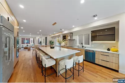 811 Jassamine Way, Fort Lee, NJ 07024 - Photo 17