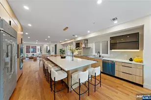 811 Jassamine Way, Fort Lee, NJ 07024 - Photo 17