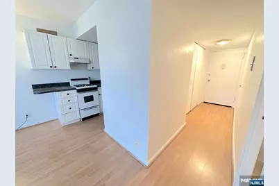 2185 Lemoine 5B #5B, Fort Lee, NJ 07024 - Photo 3